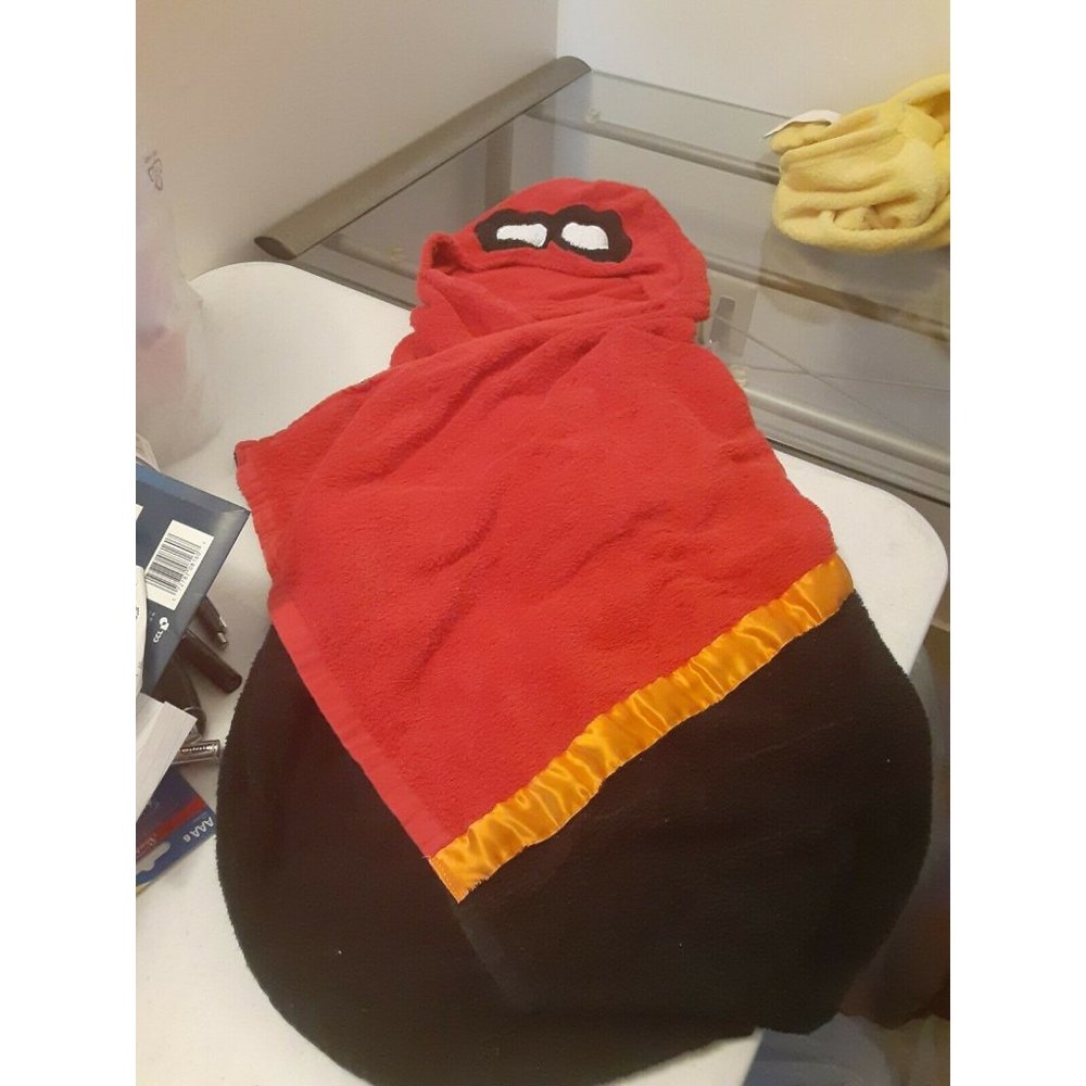 THE INCREDIBLES HOODED TOWEL FOR A CHILD
